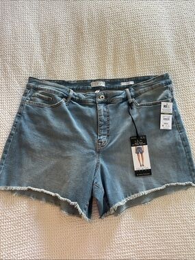 sofia by sofia vergara Light Wash Denim Frayed Hem Shorts